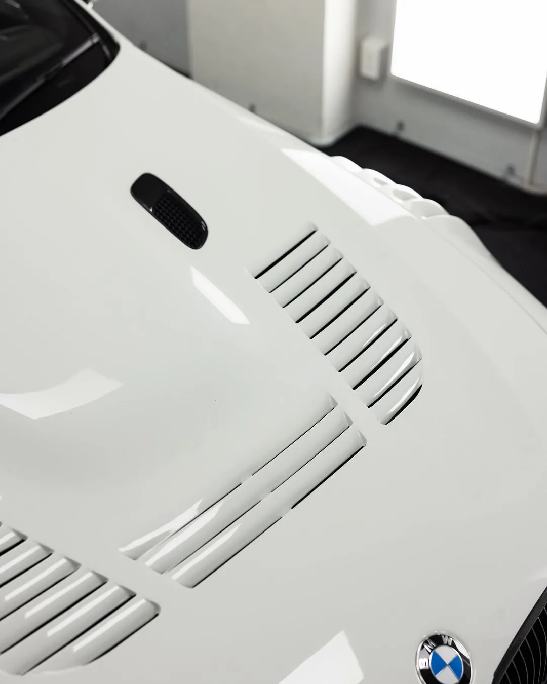 White BMW E92 M3, a track focused build, at Roadbloc