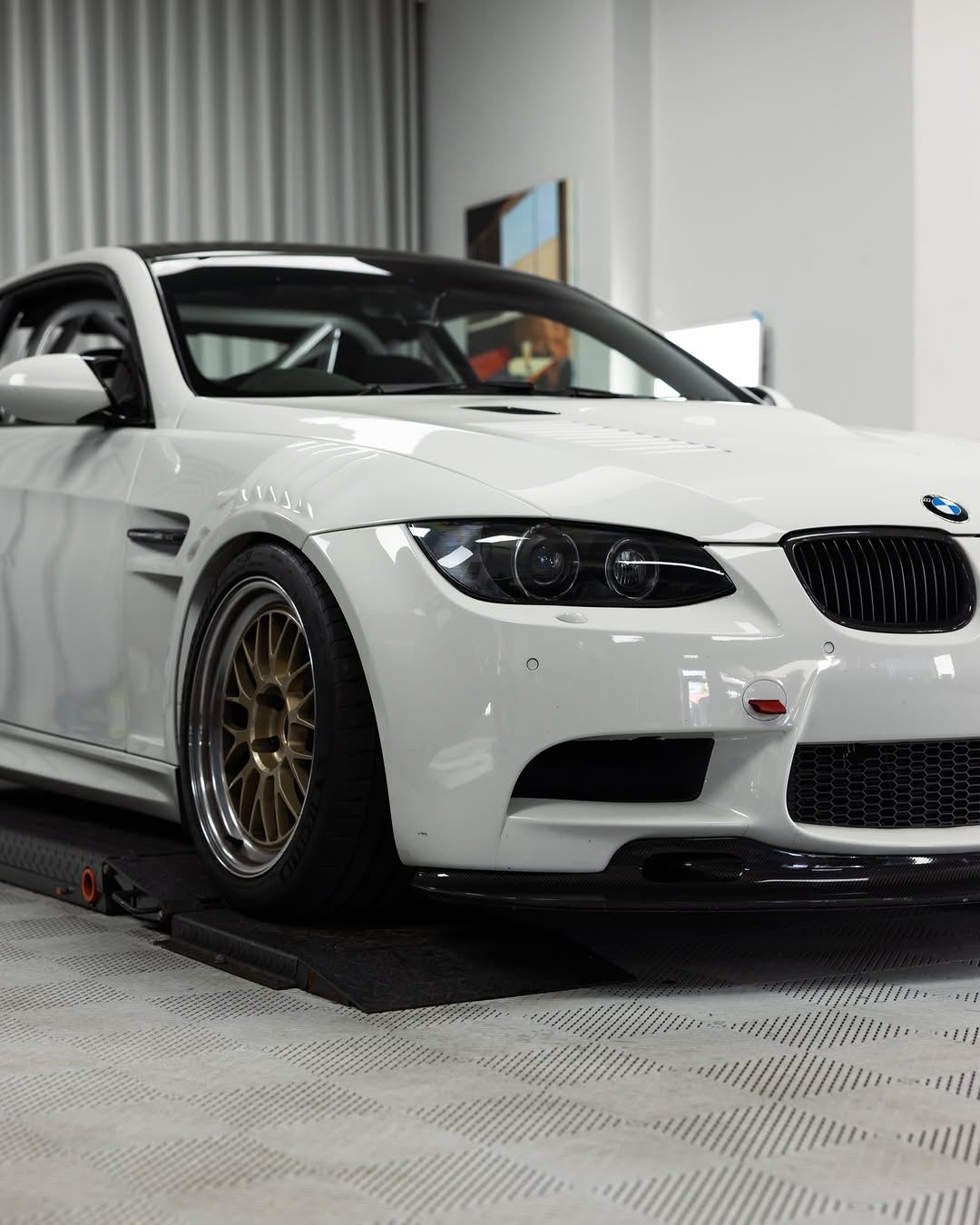 White BMW E92 M3, a track focused build, at Roadbloc