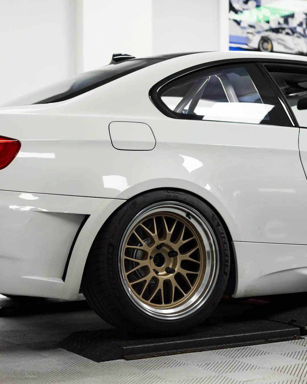 White BMW E92 M3, a track focused build, at Roadbloc