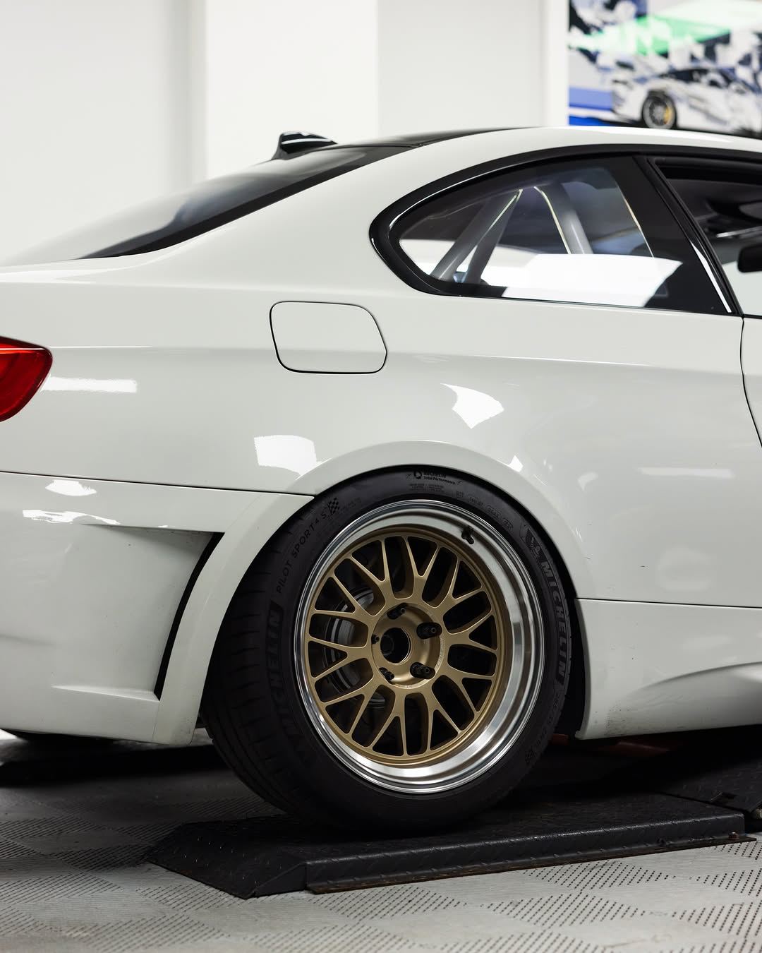 White BMW E92 M3, a track focused build, at Roadbloc