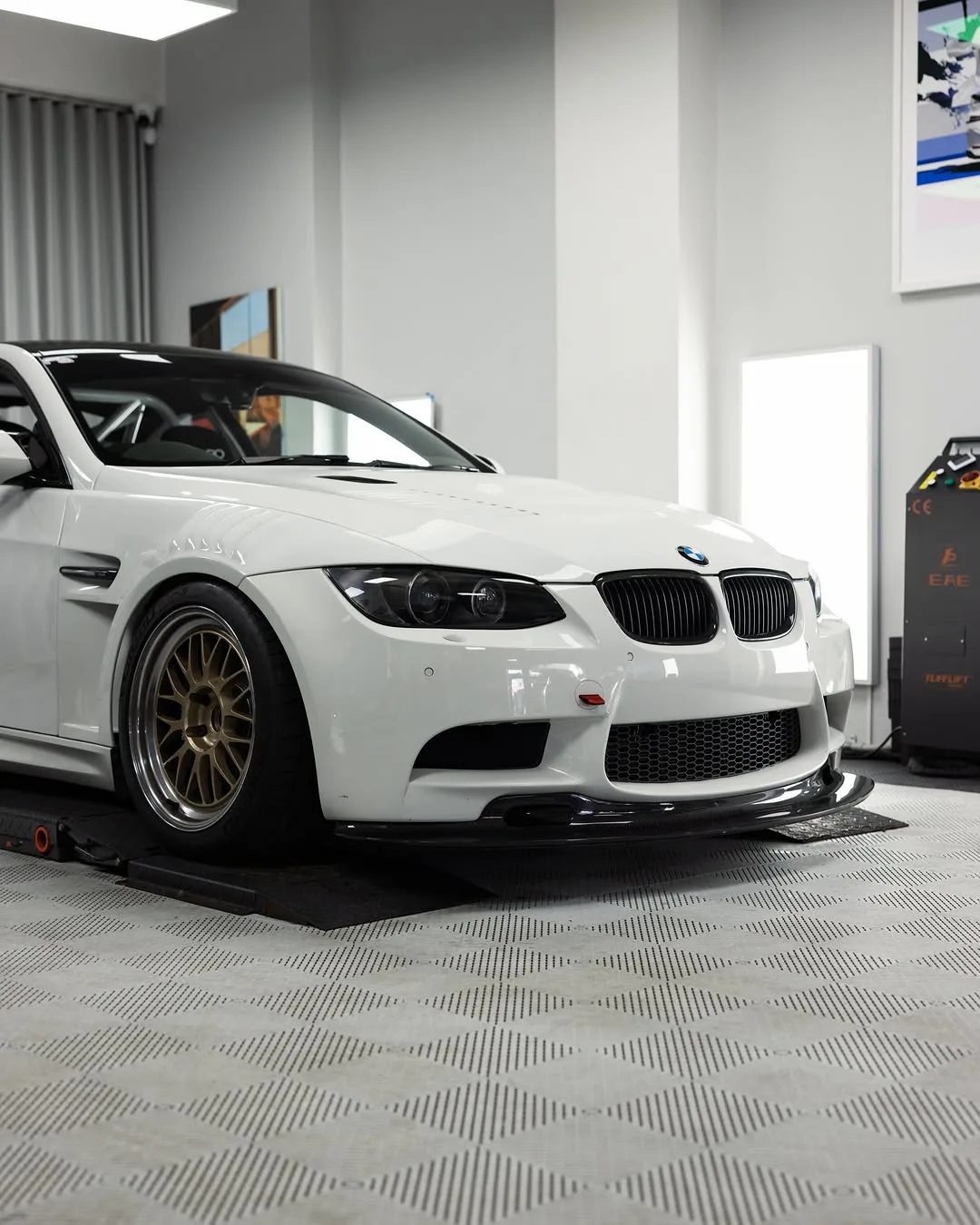 White BMW E92 M3, a track focused build, at Roadbloc