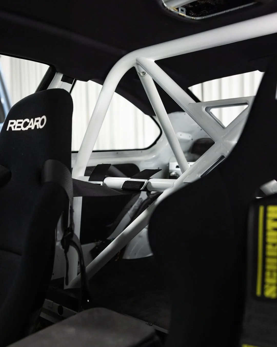 White BMW E92 M3, a track focused build, at Roadbloc