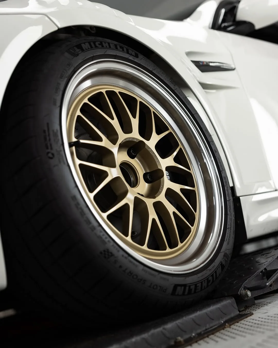 White BMW E92 M3, a track focused build, at Roadbloc