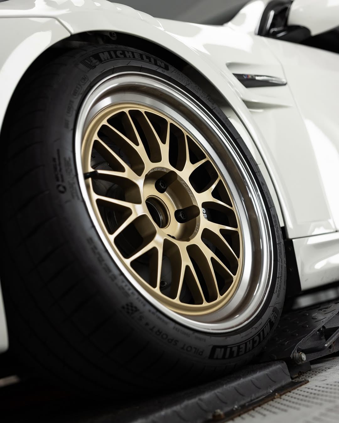White BMW E92 M3, a track focused build, at Roadbloc