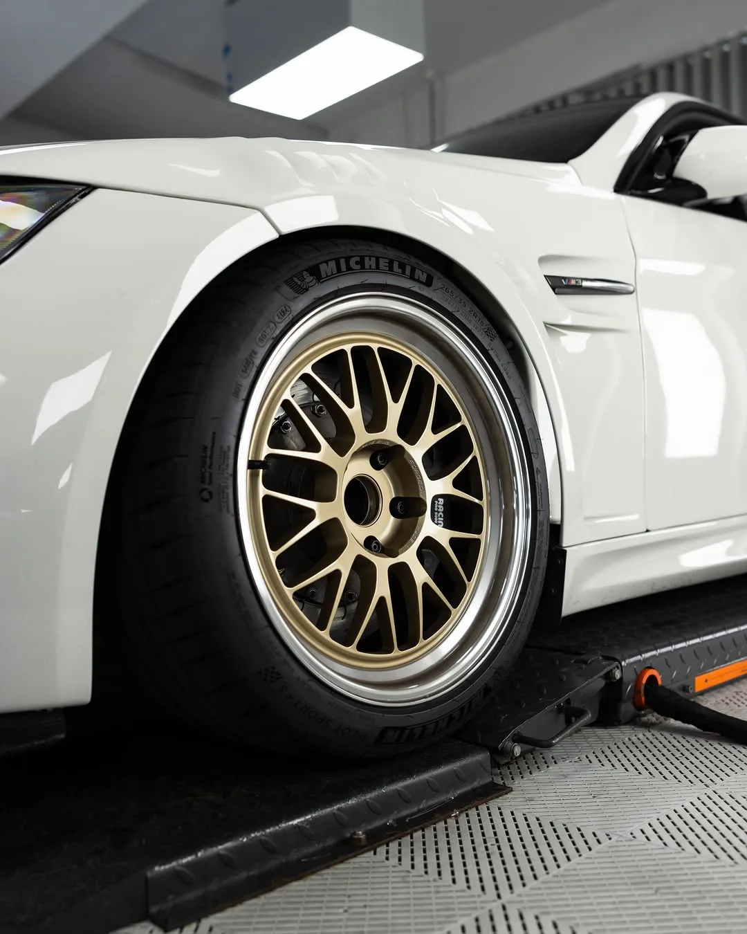 White BMW E92 M3, a track focused build, at Roadbloc