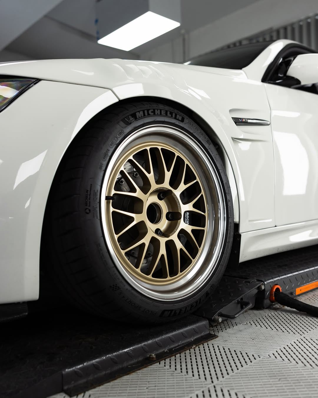 White BMW E92 M3, a track focused build, at Roadbloc